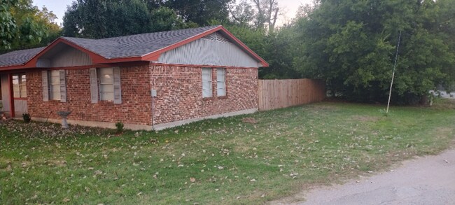 Foto del edificio - 441 Mockingbird Ln