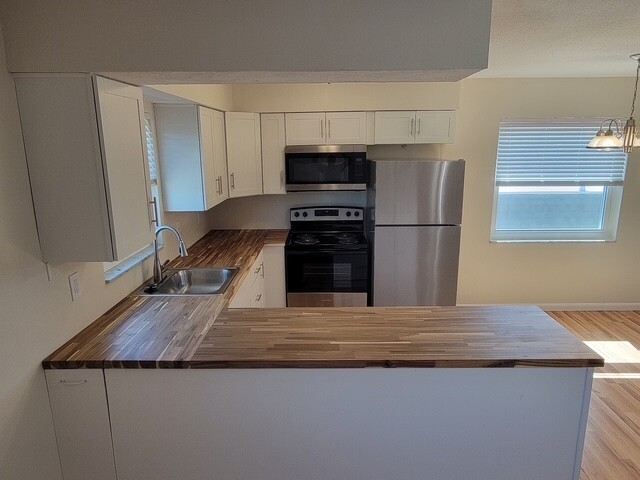Building Photo - Avanda Oaks