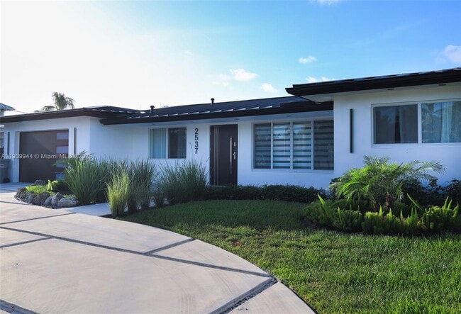 Foto del edificio - 2537 SE 10th Ct