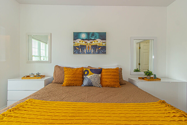 Master Bedroom with King Size Bed - 4827 Magnolia Lake Dr