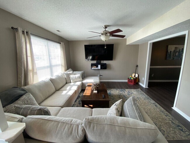 Building Photo - Single Family Home in Indian Lakes !! ¨ASK...
