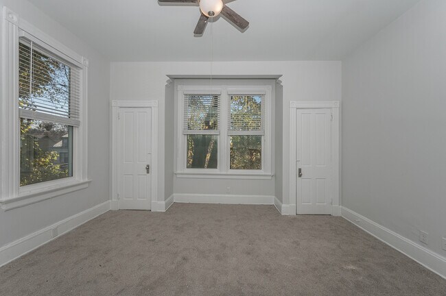 Foto del edificio - 2232 Kemper Ln