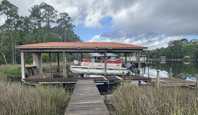 Foto del edificio - 458 Bayou Cir