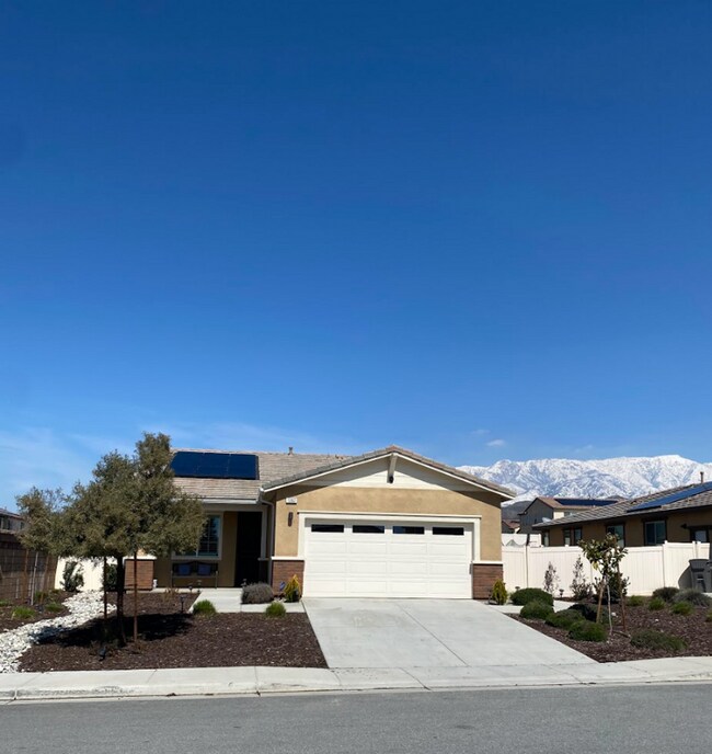 Foto del edificio - New Custom Home in Beaumont