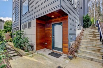 Building Photo - 2608 23rd Ave W