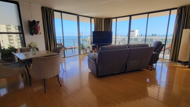 Foto del edificio - 780 NE 69th St