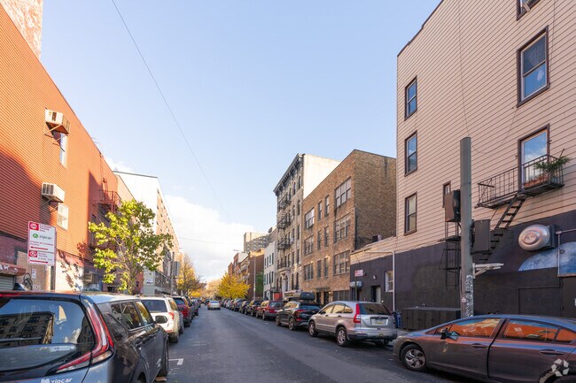Building Photo - 108 Seigel St