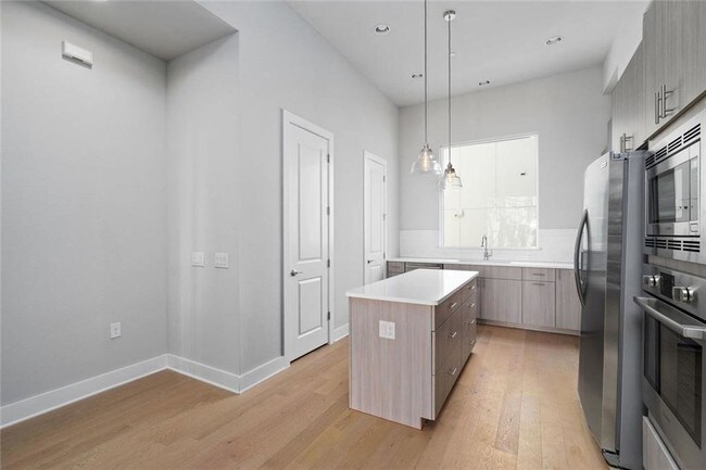 Foto del edificio - 1411 Town Creek Dr