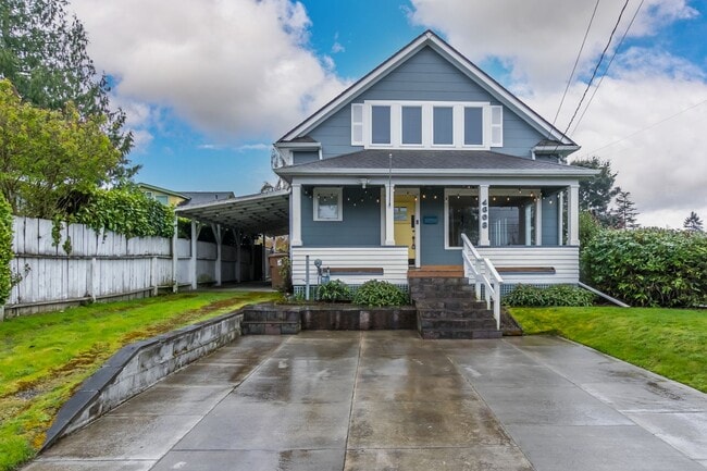 Building Photo - Charming Tacoma Craftsman!