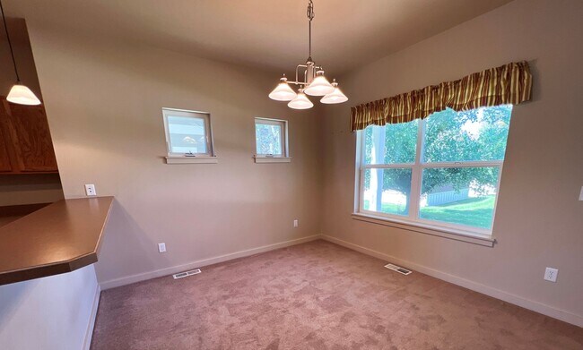 Building Photo - Mid-Term Unfurnished, 3 Bed 2.5 Bath Condo