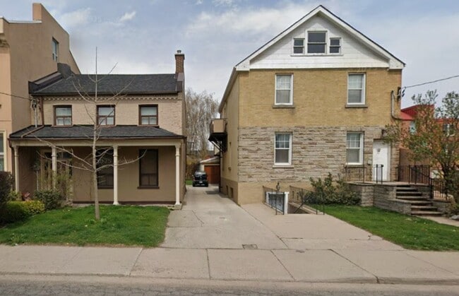 Building Photo - 12 Barton St W