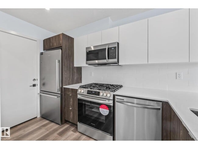 Building Photo - 15120 93 Ave NW