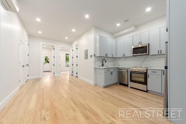 Building Photo - Brand New 3 Bed, 2 Bath with In-Unit Laund...