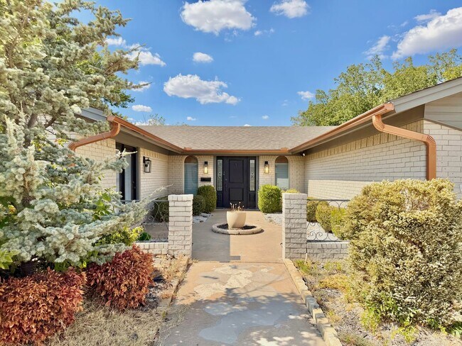 Building Photo - 6933 NW Eisenhower Dr