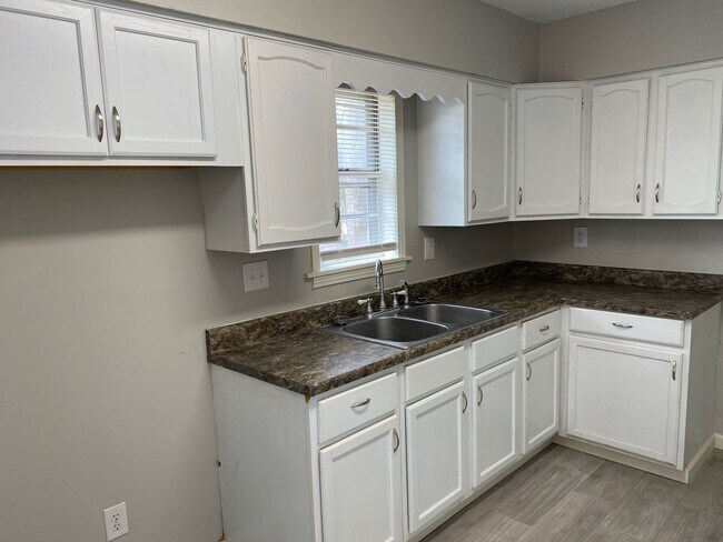 Building Photo - 46 Briarwood Ln