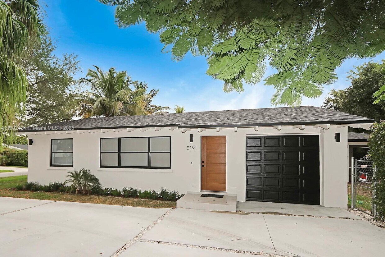 Primary Photo - 5191 SW 67th Ave