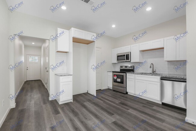 Building Photo - Brand New 3/2.5 Duplex Near TCU! **INCENTI...