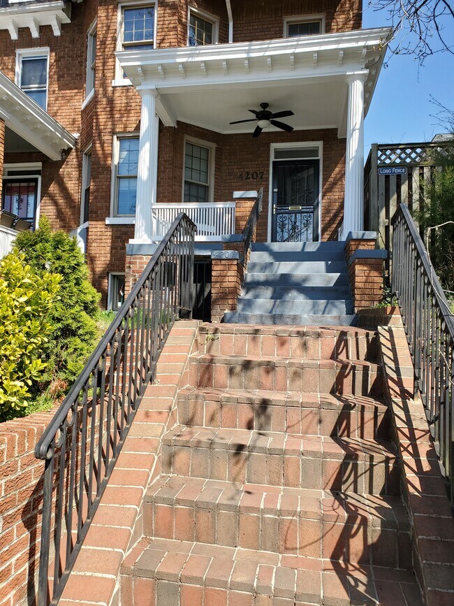 Foto del edificio - 4207 7th St NW