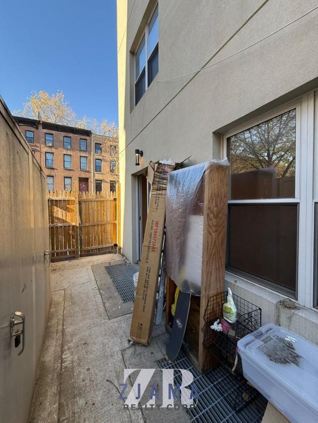 Foto del edificio - 3 bedroom in BROOKLYN NY 11205