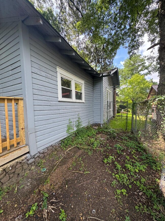 Building Photo - 4120 39th Ave N