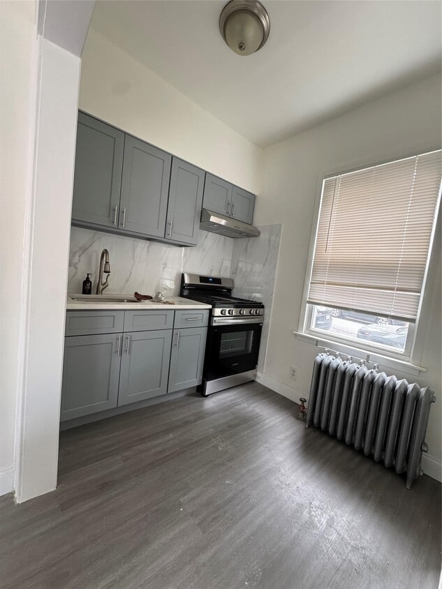 Building Photo - 84-40 60th Dr