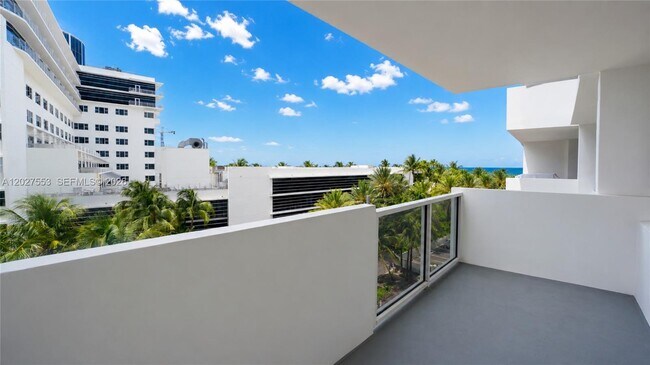 Foto del edificio - 100 Lincoln Rd