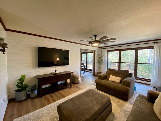 Foto del edificio - 2112 Westfield Dr