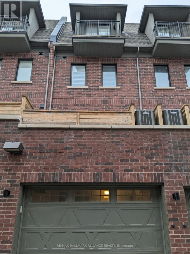 Photo du bâtiment - 2184 Trafalgar Rd