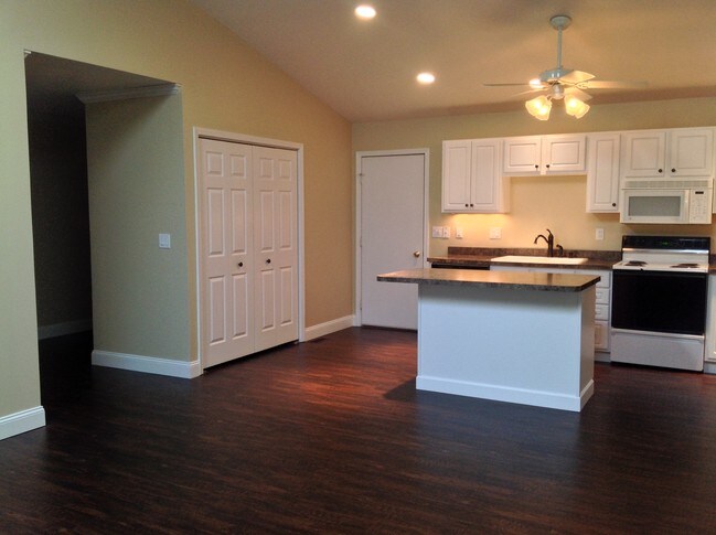 KITCHEN - 1639 Northbrooke Dr