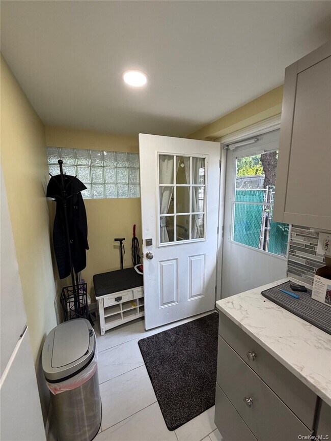 Building Photo - 22 Sunburst Dr