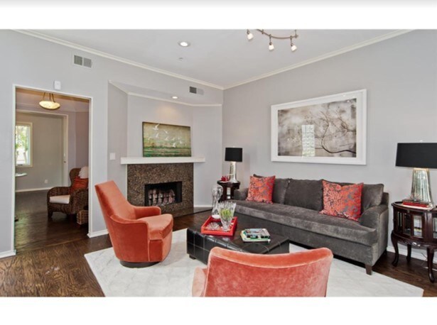 Living Room - 4040 Avondale Ave
