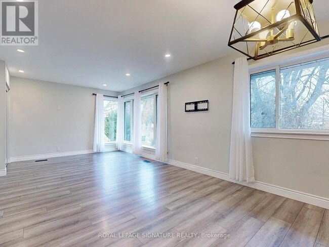 Building Photo - 10 Vesper Ct