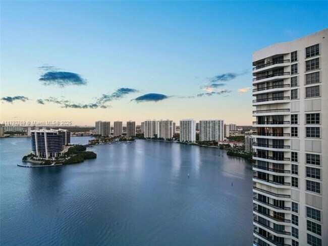 Foto del edificio - 3530 Mystic Pointe Dr