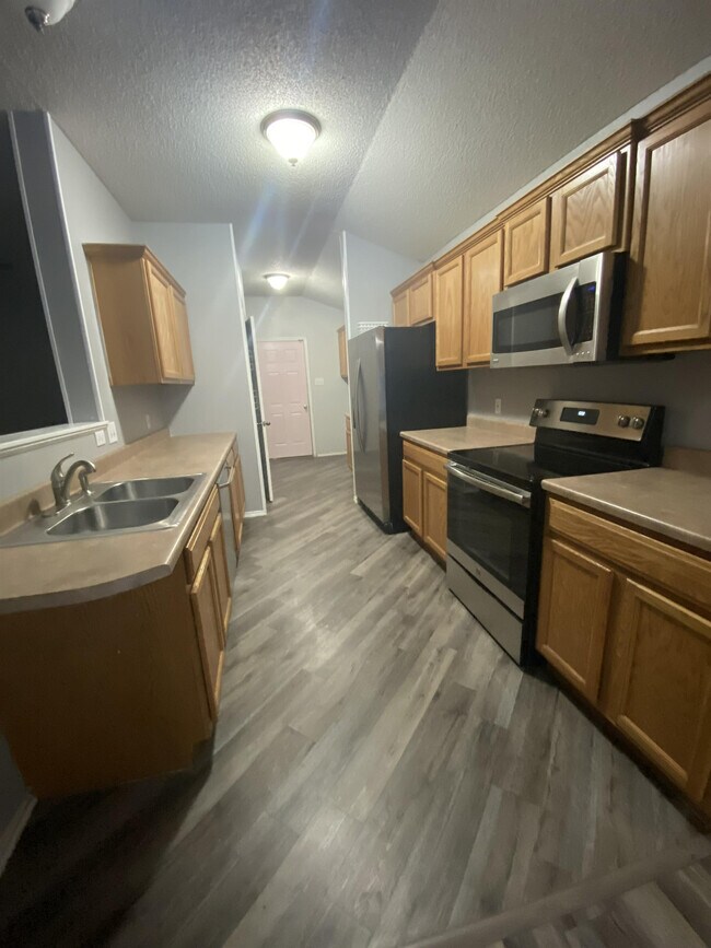 Building Photo - 514 N Juneau Ave