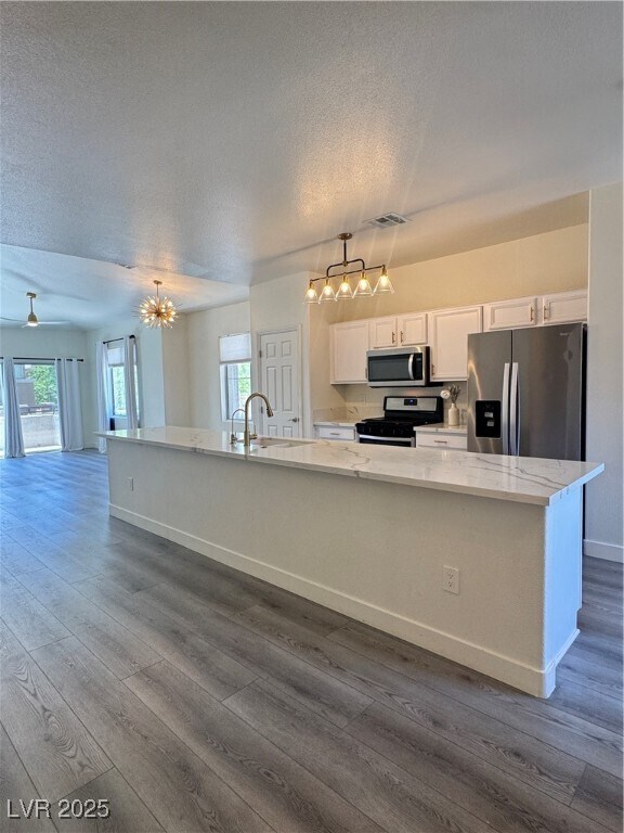 Foto del edificio - 817 Peachy Canyon Cir