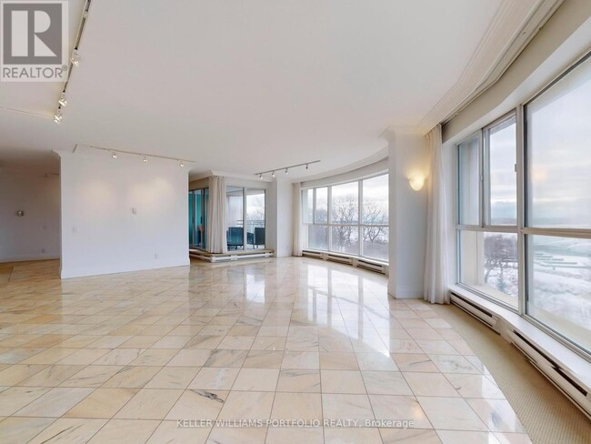 Building Photo - 480-480 Queens Quay W