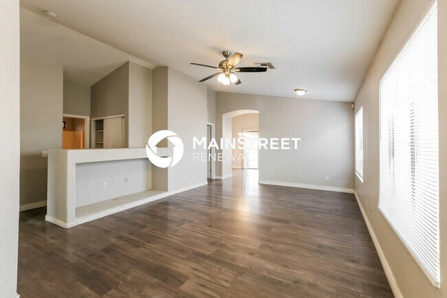 Foto del edificio - 3 Bedroom Pet-Friendly Home in Avondale, AZ with Main Street Renewal