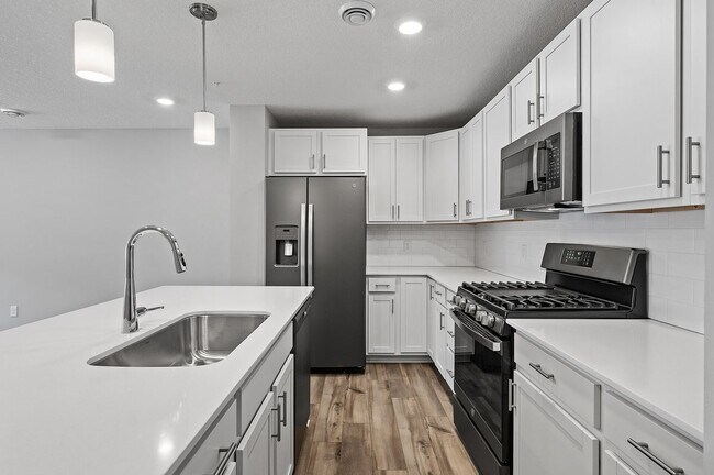 Building Photo - 15008 Ahena Curv