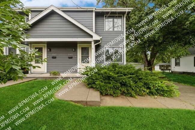 Building Photo - HUGE BACKYARD!!  2 Bedroom, 1.5 Bathroom i...
