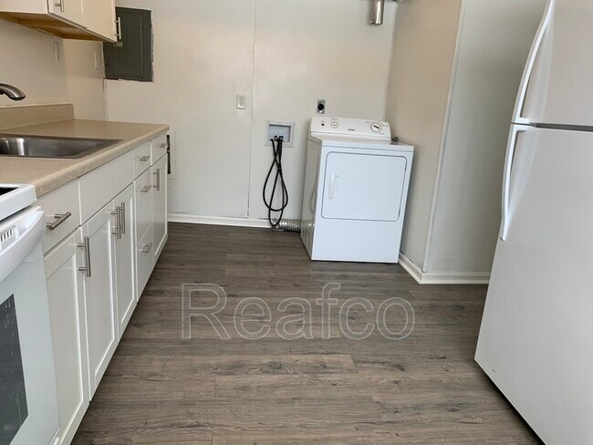 Building Photo - 952 Mayfield Pl