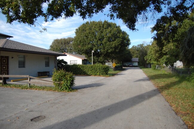 Foto del edificio - 1203 S 33rd St