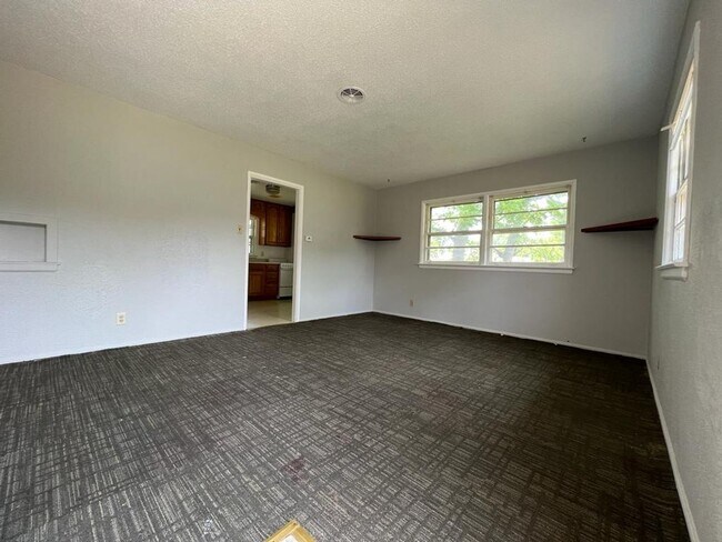 Building Photo - 411-413 s 28th