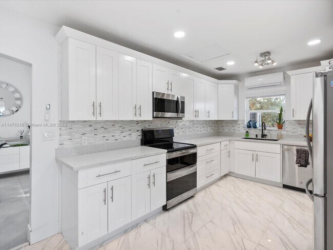 Building Photo - 9232 Harding Ave