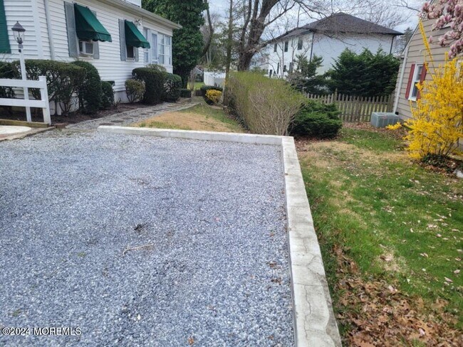 Foto del edificio - 328 Cedar Ave