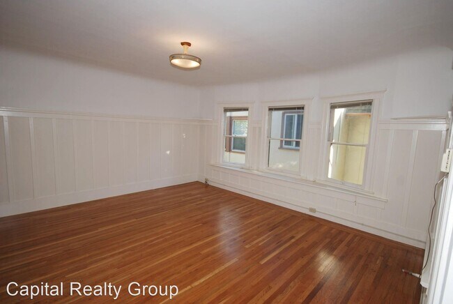 Building Photo - 1105 Bayswater Ave