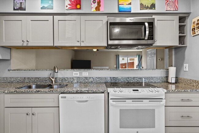 Foto del edificio - Charming and updated Virginia Beach townho...
