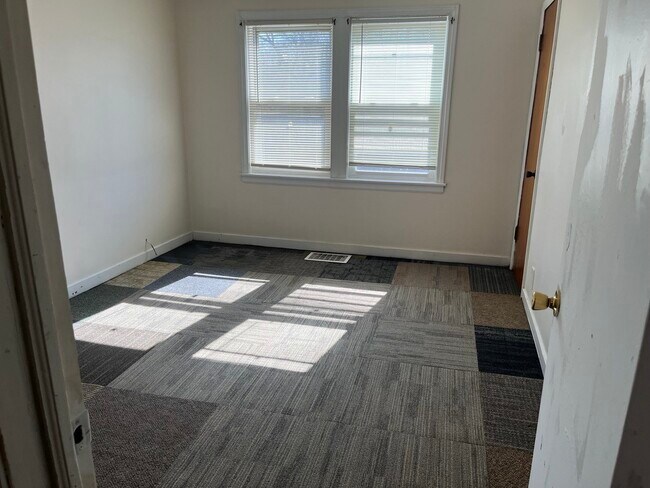 Building Photo - 115 Parkside Ave