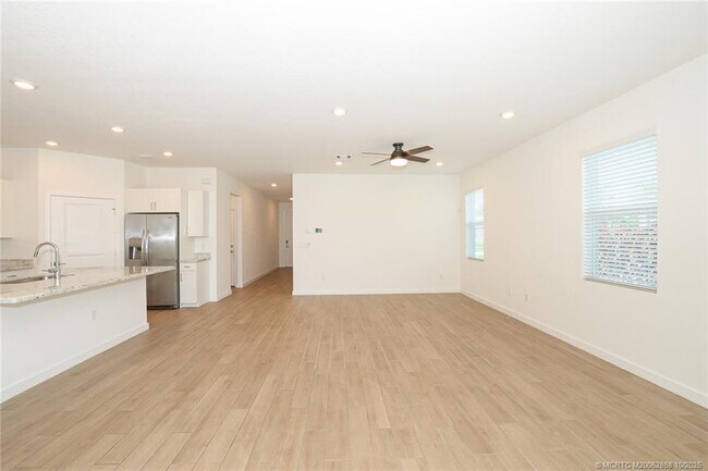 Building Photo - 3451 SW Blackberry Ln