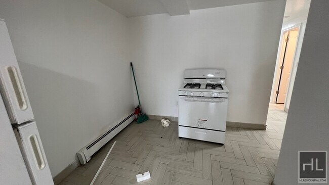 Building Photo - GUT RENOVATED LARGE ROOM FOR RENT BROOKLYN...