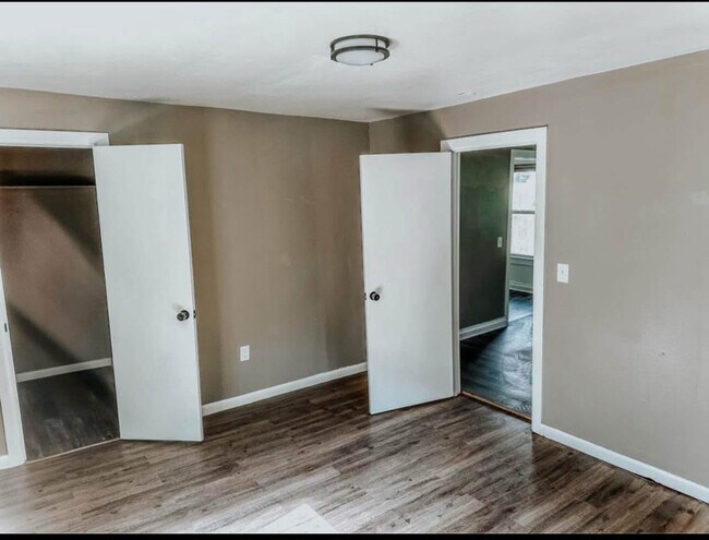 Foto del edificio - 902 W Dunbar St